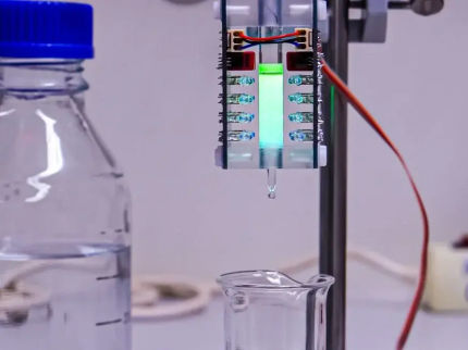 A method to purify proteins with light
